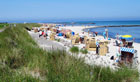 Strandkörbe am Schönberger Strand im Sommer
