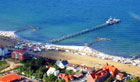 Seebrücke aus der Luft mit Ausflugsdampfer